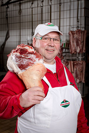 Chef und Fleischermeister Johann Schmölz